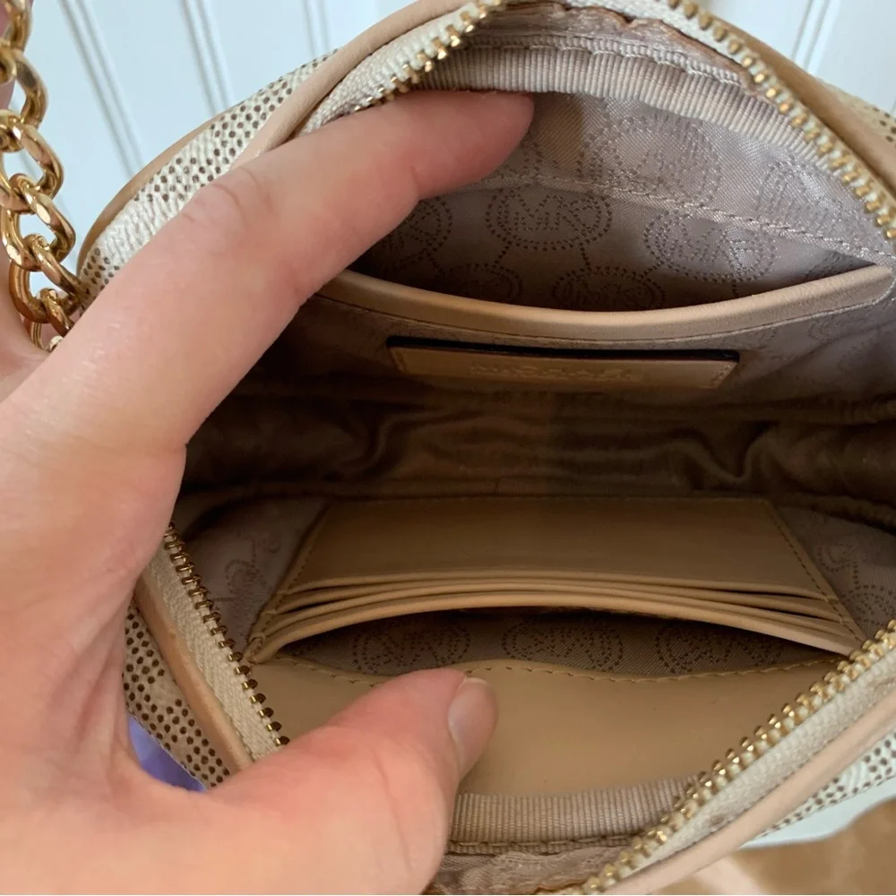 Small Leather Cream Michael Kors Crossbody - Picture 3 of 3